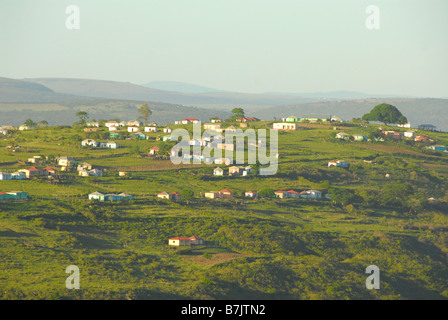 Tradizionale Xhosa capanne sulla Transkei colline a ridosso del fiume Kei, Capo orientale, Sud Africa. Signor Nelson Mandela vive vicino bye. Foto Stock