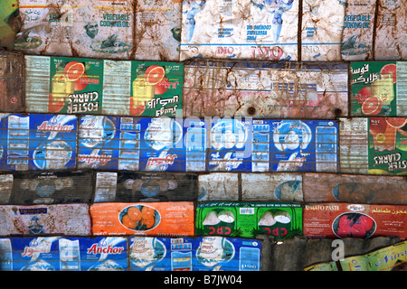 Parete composta da alimenti teglie Hargeisa Somaliland Foto Stock