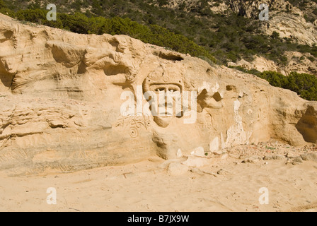 Le sculture lasciati da hippies presso la vecchia cava di Sa Pedrera (Atlantis), Ibiza Foto Stock