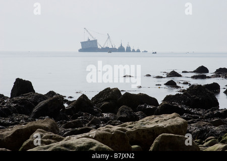 MSC Napoli nave portacontainer arenarsi off Branscombe beach Foto Stock