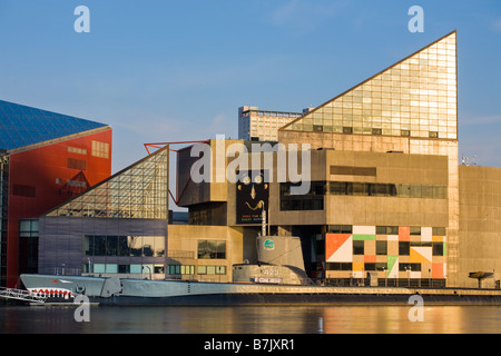 Il National Aquarium e USS Torsk al Porto Interno di Baltimore, Maryland Foto Stock