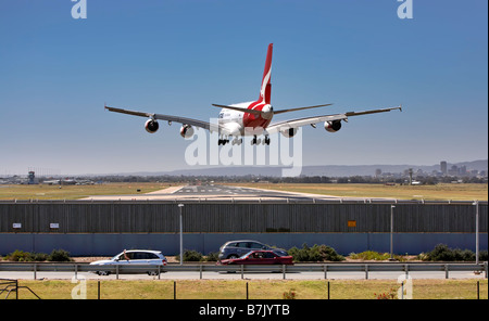 A380 venuta in terra sull approccio finale. Foto Stock