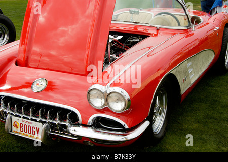 1960 red Corvette Convertibile sul visualizzatore in corrispondenza di un car show in Arizona inverno 2007 Foto Stock