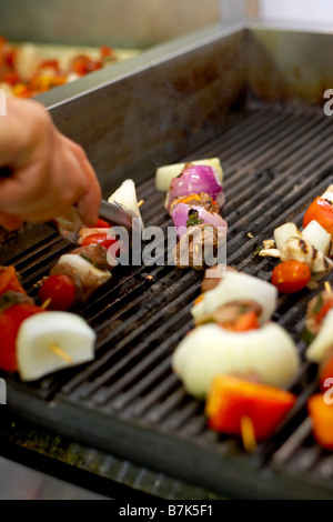 Shish spiedini cottura alla griglia Foto Stock