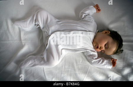 A sette mesi ragazza dorme Foto Stock