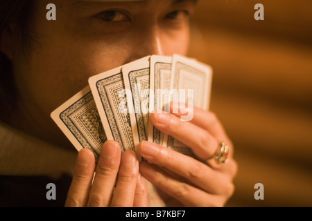 Uomo con carte da gioco Foto Stock