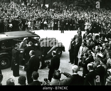 La Regina Elisabetta II in visita di Stato in Francia nel 1953 Foto Stock