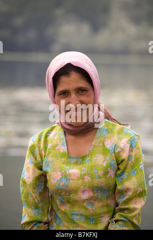 India Kashmir, Manasbal Lago le donne del Kashmir Foto Stock