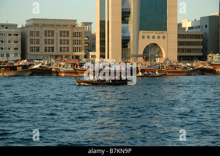 Dhows,barche, viaggio in barca, Torrente di Dubai Emirati Arabi Uniti ,Golfo Arabico, Golfo Persico, Medio Oriente Dhows, Foto Stock