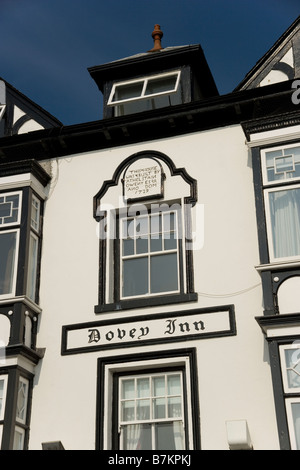 Dovey inn public house e hotel a Aberdovey, Aberdyfi, fronte di mare dal molo, Gwynedd, il Galles del Nord Foto Stock