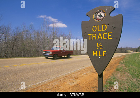 Stati Uniti Tennessee MISSISSIPPI una vista di un segno lungo la Natchez Trace e la Natchez Trace Parkway Foto Stock