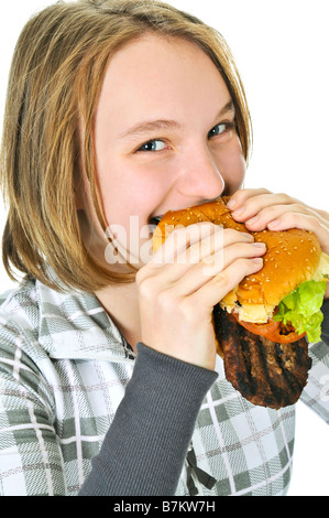 Ragazza adolescente tenendo un grande hamburger isolato su sfondo bianco Foto Stock