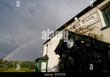 La torre Bank Arms pub in Near Sawrey, il villaggio di Beatrix Potter. Foto Stock