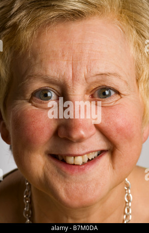 Close up di donna matura il volto amichevole Foto Stock