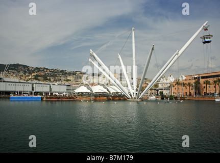 Il Bigo gru da Renzo Piano, Genova Porto Antico Porto Antico, Italia Foto Stock