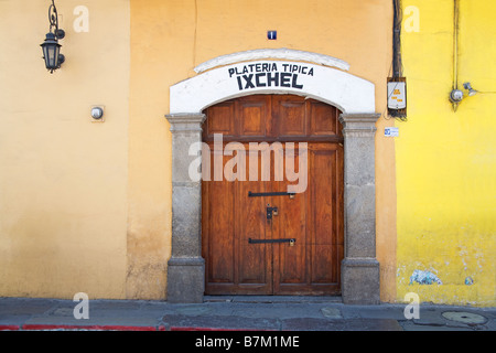 Architettura coloniale della città di Antigua Guatemala America Centrale Foto Stock