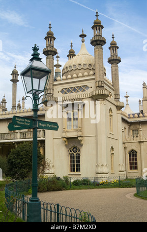 Dettaglio del Padiglione di Brighton contro un bel cielo blu Foto Stock