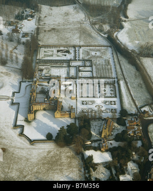 Penshurst Place, Kent dopo una leggera nevicata. vista aerea da una mongolfiera Foto Stock