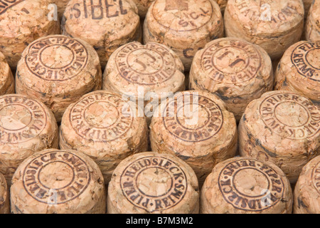 Un sacco di tappi di champagne Foto Stock