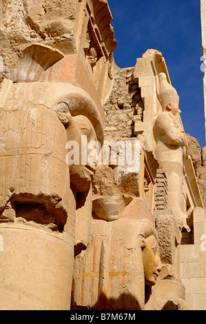 Il tempio mortuario della femmina di Faraone Hatshepsut vicino alla Valle delle regine di Luxor in Egitto Foto Stock