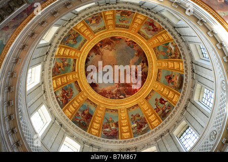 Cupola chiesa presso l'HOTEL DES INVALIDES PARIGI Foto Stock