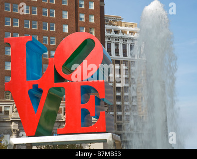 Amore la scultura e la fontana nel Parco di amore (JFK Plaza), Philadelphia Foto Stock