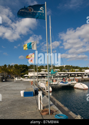 Marina Yacht a Puerto Calera vicino a Puerto del Carmen Lanzarote isole Canarie Foto Stock