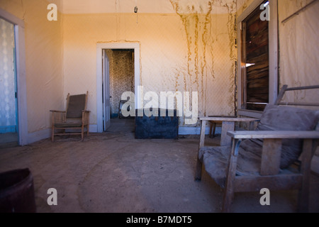 Interno di una casa in stato Bodie Parco storico Foto Stock