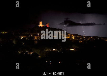 Il fulmine tempesta su Grimaud Sud della Francia, settembre 2008 Foto Stock
