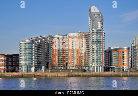 Ontario Tower New Providence Wharf e il Radisson Edwardian Hotel Docklands Londra Regno Unito Foto Stock