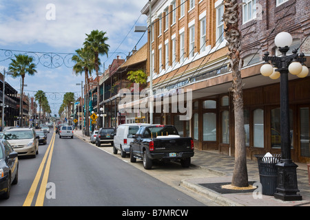 Settima Avenue nella storica Ybor City quartiere di Tampa Florida Foto Stock