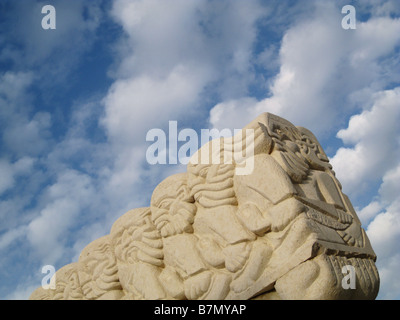 Dettaglio della scultura contemporanea denominata porta di fede da Daniel Kafri ( 1977) nel parco Abrasha in Jaffa o Yafo Israele Foto Stock