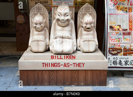 Osaka, Giappone. Billiken, il dio delle cose come dovrebbero essere, o dio della fortuna. Fu inventata in America nel 1908 come un fascino fortunato Foto Stock