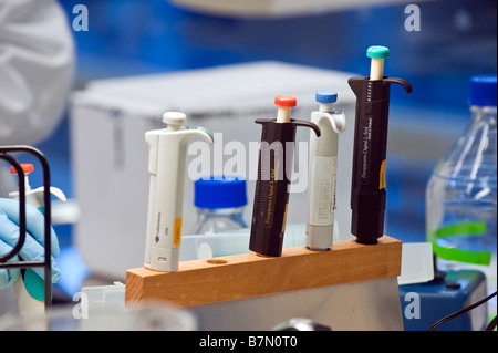 AstraZeneca ricerca laboratorio dedicato al lavoro su una cura per il morbo di Alzheimer in Södertälje in Svezia Foto Stock