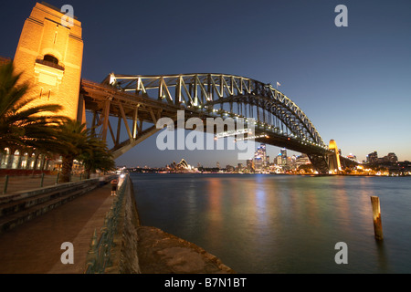 Il Ponte del Porto di Sydney al Tramonto presi da Milsons Point Foto Stock