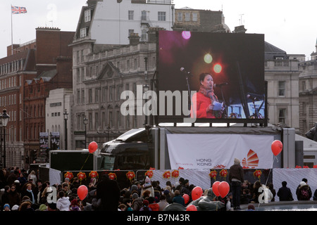 Gigantesco schermo VDU al Capodanno cinese Trafalgar Square Londra 2009 Foto Stock