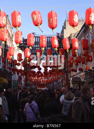 Lanterne pendenti Chinatown Londra Capodanno cinese 2009 Foto Stock