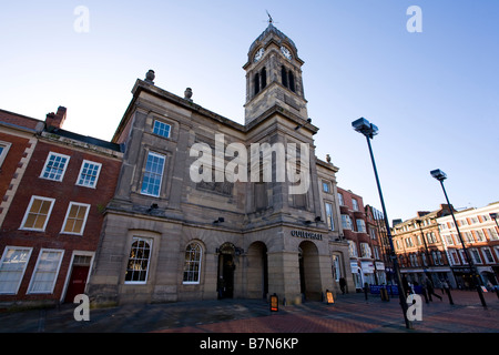 Derby Guildhall edificio, il fulcro della Piazza del Mercato, Derby, Inghilterra. Foto Stock