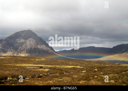 Rainbow attraverso l'Ingresso al Glen Coe, Lochaber, Scozia, può Foto Stock