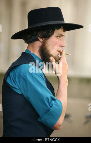 Uomo Amish fumatori, Toronto, Ontario, Canada Foto Stock
