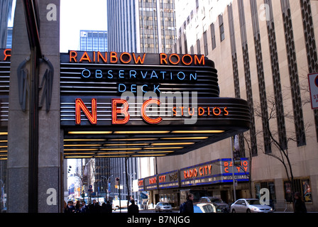 30 Rockefeller Plaza di New York City, casa della televisione ABC Studios, la Rainbow Room Restaurant e la parte superiore della roccia observatory Foto Stock