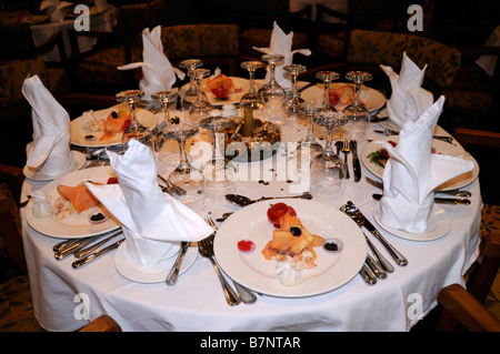 La tabella di impostazione per la Cena di Gala del Fiume Nilo nave da crociera, la signora Maria Foto Stock