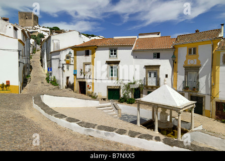 Alentejo, distretto di Portalegre, Castelo da vide la Fonte da Vila Foto Stock