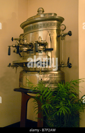Un inizio di circa 1960 Italiano macchina espresso nella sala da pranzo dell'hotel Locarno Roma Italia Foto Stock