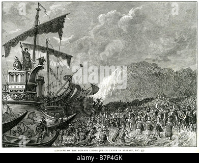 Sbarco romani sotto Giulio Cesare bretagna b.c.55 soldato combattendo la battaglia della Guerra morte attacco assedio lotta carica esercito militare venduto Foto Stock