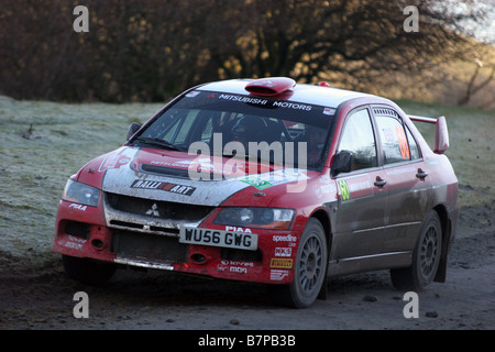 Rally Cars effettuando al Rally del Galles GB, 2008 Foto Stock