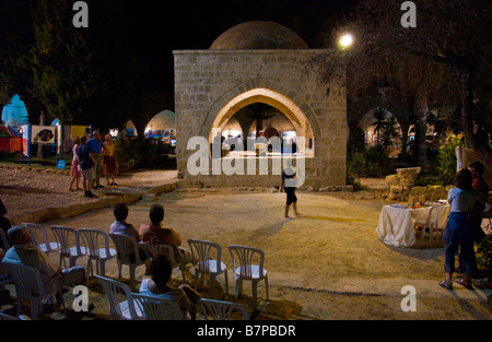 Jazz Trio suona presso il monastero durante il ventiquattresimo Ayia Napa Festival sull'isola del Mediterraneo orientale di Cipro UE Foto Stock