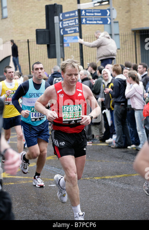 Gordon Ramsay in esecuzione la maratona di Londra Foto Stock
