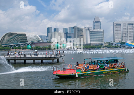 Merlionpark Marina Bay metà sea lion Statua fontana di acqua marina di sfondo barca Foto Stock