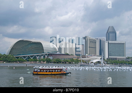 Merlionpark Marina Bay metà sea lion Statua fontana di acqua marina di sfondo barca Foto Stock